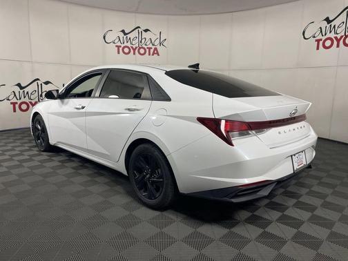 Quartz White 2022 Hyundai ELANTRA SEL