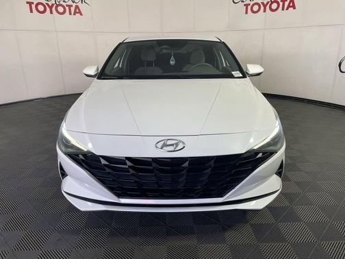 Quartz White 2022 Hyundai ELANTRA SEL