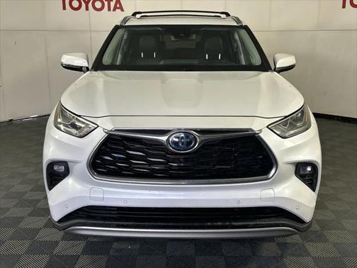 2022 Toyota Highlander Hybrid Platinum