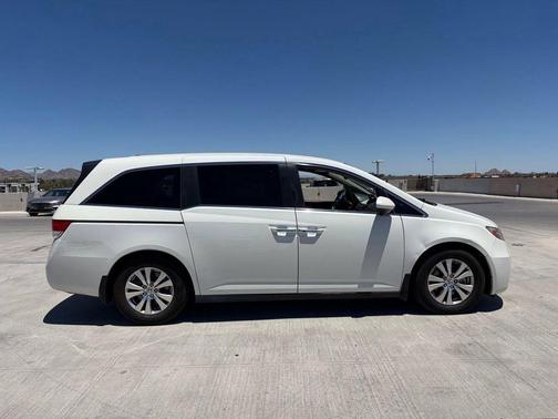 White Diamond Pearl 2016 Honda Odyssey EX-L
