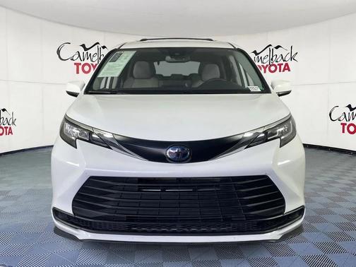 2023 Toyota Sienna LE