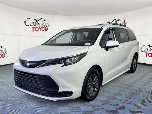 2023 Toyota Sienna LE