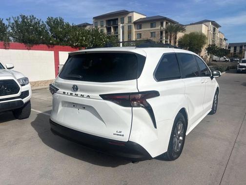 2023 Toyota Sienna LE