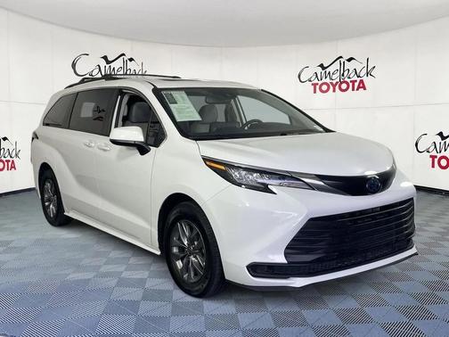 2023 Toyota Sienna LE