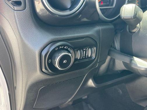 Bright White Clearcoat 2020 Jeep Wrangler Unlimited Sahara