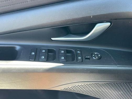 Fluid Metal 2024 Hyundai ELANTRA SEL