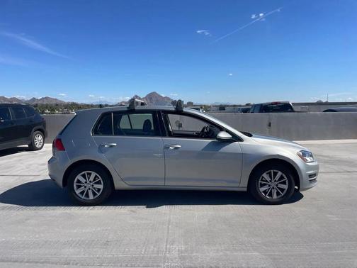 2017 Volkswagen Golf TSI S 4-Door