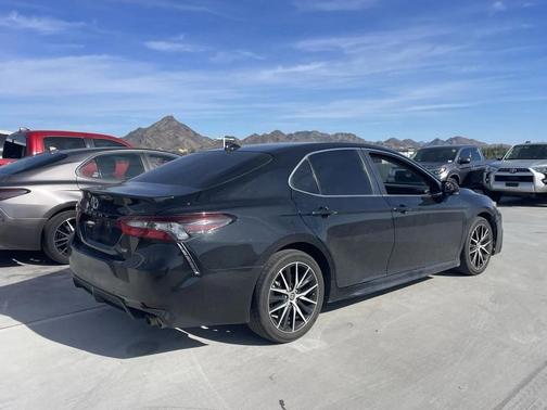 2022 Toyota Camry SE