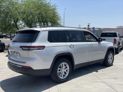 2022 Jeep Grand Cherokee L Laredo