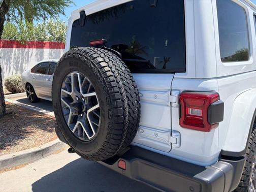 Bright White Clearcoat 2025 Jeep Wrangler 4-Door Sahara 4x4