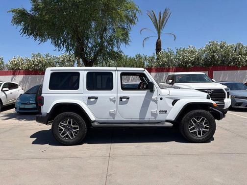 Bright White Clearcoat 2025 Jeep Wrangler 4-Door Sahara 4x4