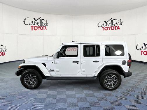 Bright White Clearcoat 2025 Jeep Wrangler 4-Door Sahara 4x4