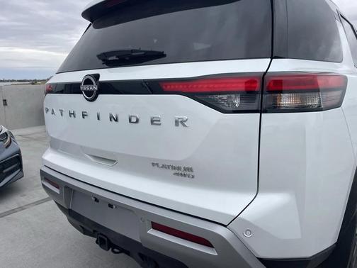 2025 Nissan Pathfinder Platinum 4WD