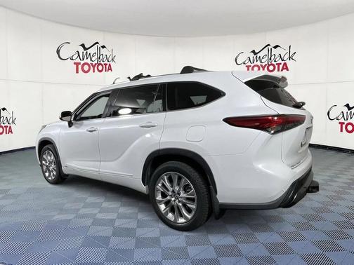 2022 Toyota Highlander Hybrid Limited