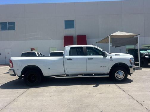 Bright White Clearcoat 2024 RAM 3500 Big Horn Crew Cab 4x4 8' Box