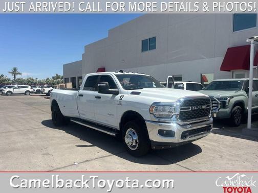 Bright White Clearcoat 2024 RAM 3500 Big Horn Crew Cab 4x4 8' Box