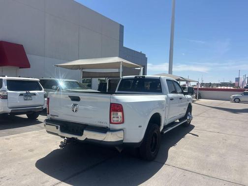 Bright White Clearcoat 2024 RAM 3500 Big Horn Crew Cab 4x4 8' Box