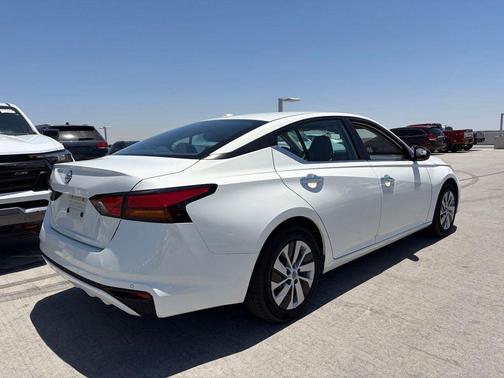 Glacier White 2025 Nissan Altima 2.5 SV