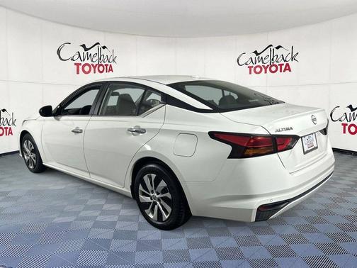 Glacier White 2025 Nissan Altima 2.5 SV