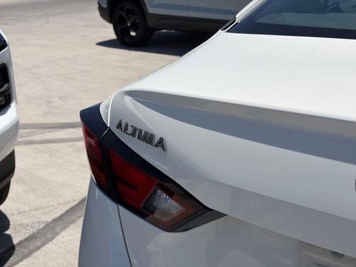 Glacier White 2025 Nissan Altima 2.5 SV
