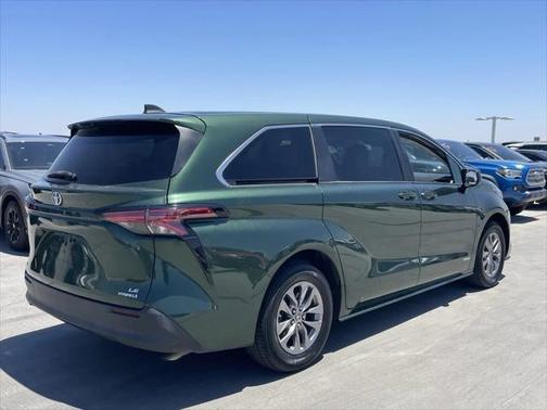 2021 Toyota Sienna LE