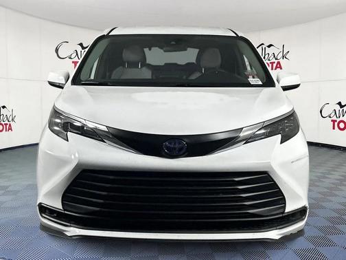2025 Toyota Sienna LE