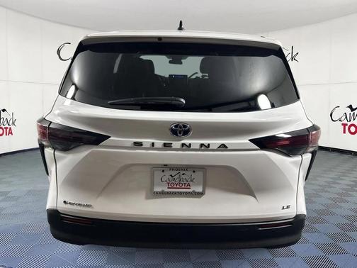 2025 Toyota Sienna LE