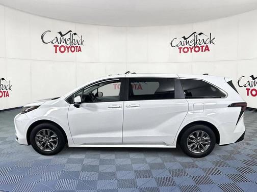 2025 Toyota Sienna LE