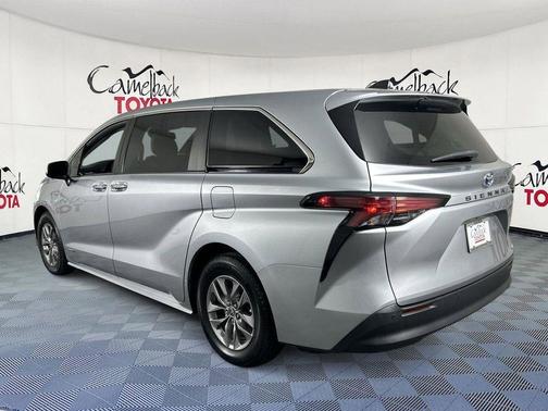 2021 Toyota Sienna XLE 8 Passenger