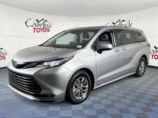 2021 Toyota Sienna XLE 8 Passenger