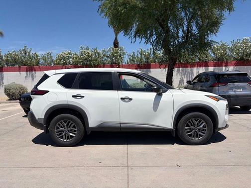 Glacier White 2022 Nissan Rogue S