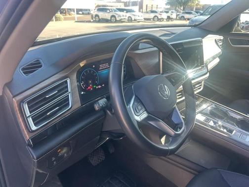 2024 Volkswagen Atlas 2.0T SE w/Technology 4MOTION