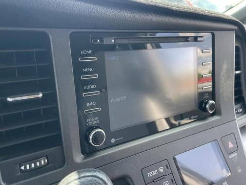 2018 Toyota Sienna LE