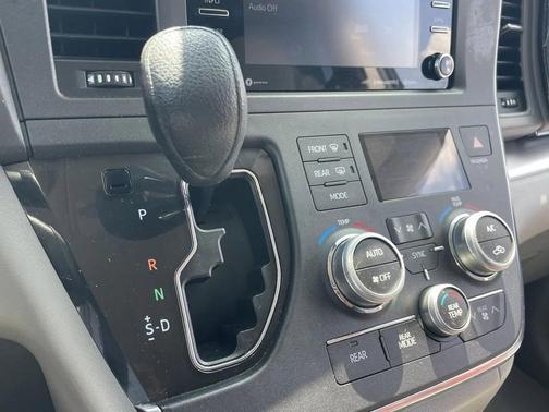 2018 Toyota Sienna LE