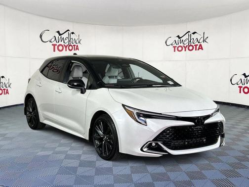 Wind Chill Pearl/Midnight Black Metallic 2025 Toyota Corolla XSE