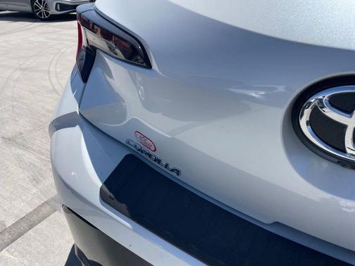 Wind Chill Pearl/Midnight Black Metallic 2025 Toyota Corolla XSE