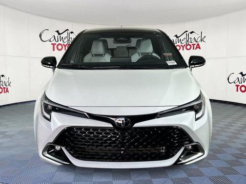 Wind Chill Pearl/Midnight Black Metallic 2025 Toyota Corolla XSE
