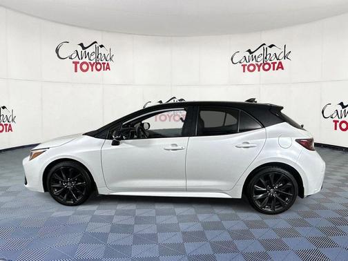 Wind Chill Pearl/Midnight Black Metallic 2025 Toyota Corolla XSE