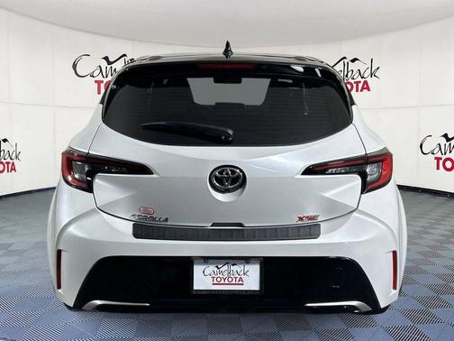 Wind Chill Pearl/Midnight Black Metallic 2025 Toyota Corolla XSE