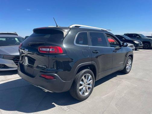 Brilliant Black Crystal Pearlcoat 2014 Jeep Cherokee Limited
