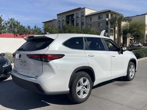 2023 Toyota Highlander LE