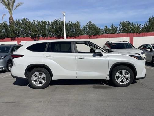 2023 Toyota Highlander LE