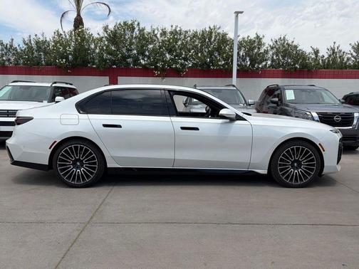 Mineral White Metallic 2024 BMW 740 740i