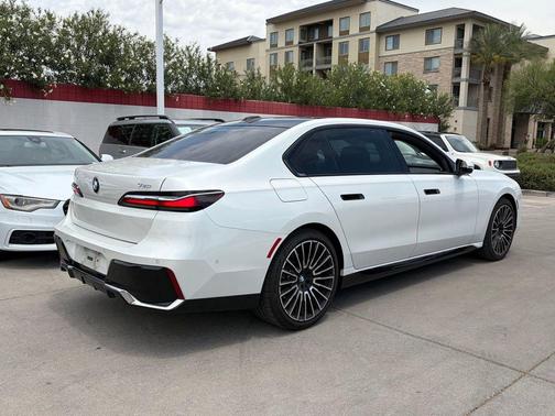 Mineral White Metallic 2024 BMW 740 740i