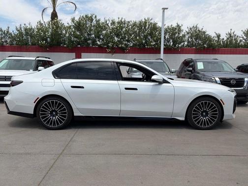 Mineral White Metallic 2024 BMW 740 740i