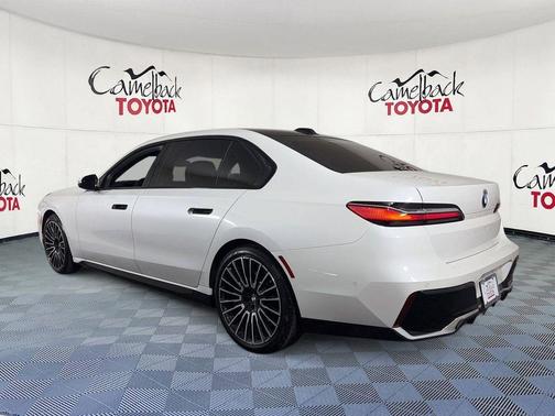 Mineral White Metallic 2024 BMW 740 740i