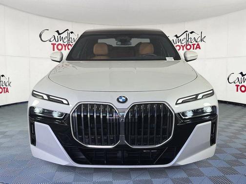 Mineral White Metallic 2024 BMW 740 740i