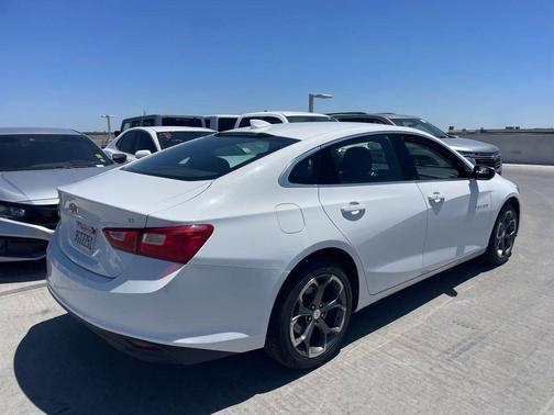 Summit White 2023 Chevrolet Malibu FWD 1LT