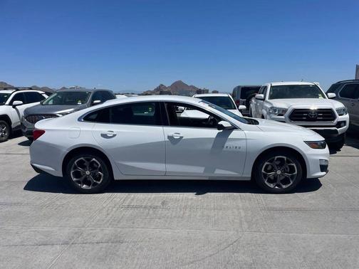 Summit White 2023 Chevrolet Malibu FWD 1LT