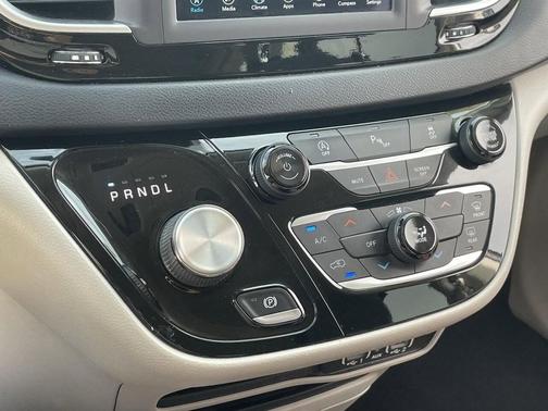 2021 Chrysler Voyager L